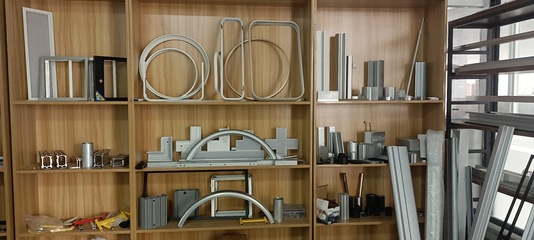 鋁五金件、鋁型材加工及鋁合金配件的應(yīng)用與特點(diǎn)